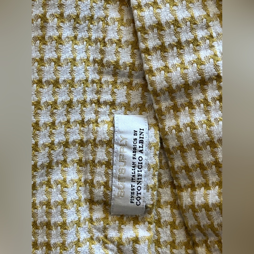 Suitsupply Italian Cotton Button-Up Shirt | Albini Fabric | Neck 16 - Picture 4 of 5